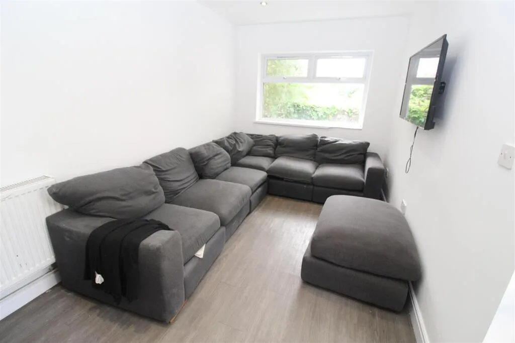 7 bedroom house for rent