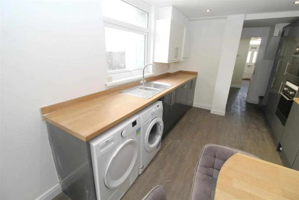 7 bedroom house for rent