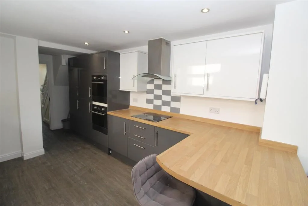 7 bedroom house for rent