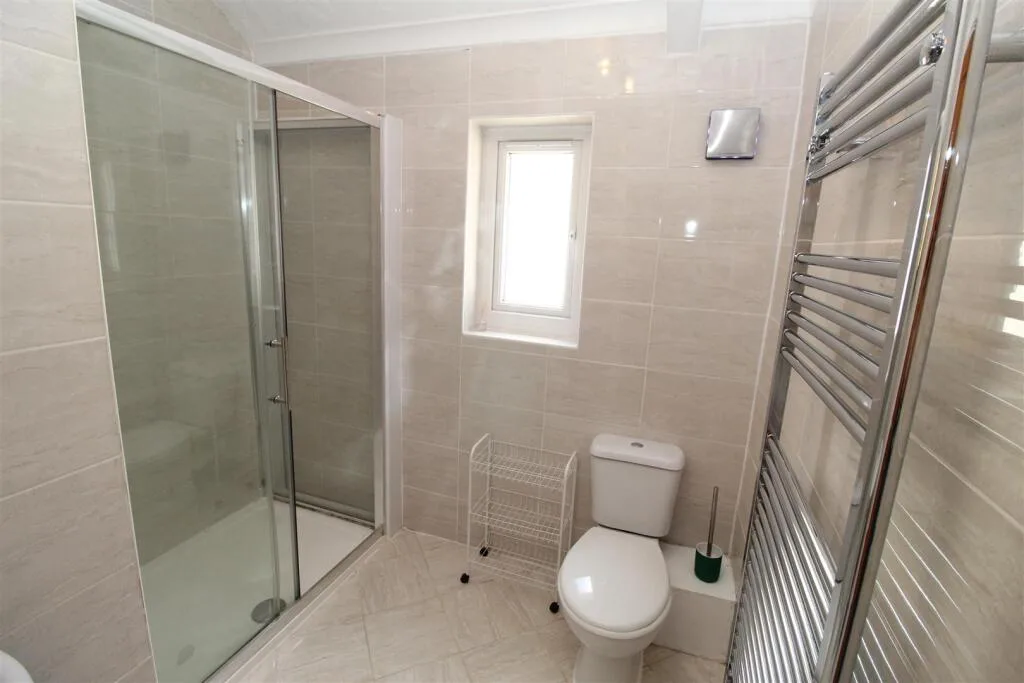 6 bedroom house for rent