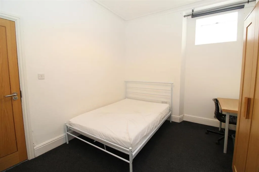 6 bedroom house for rent