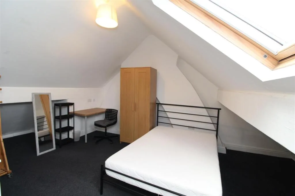 6 bedroom house for rent