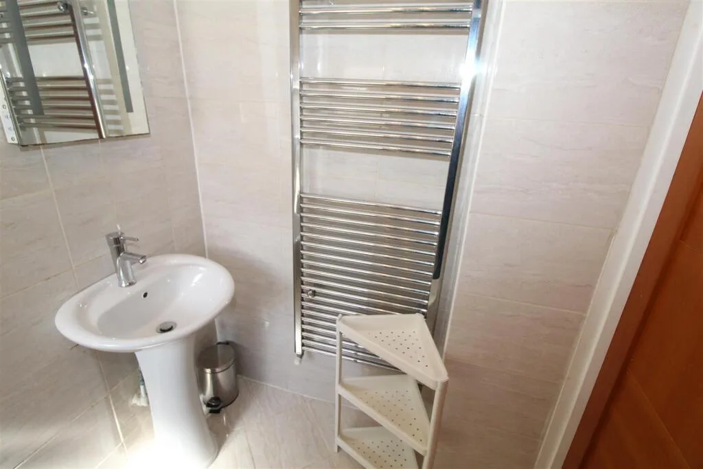 6 bedroom house for rent
