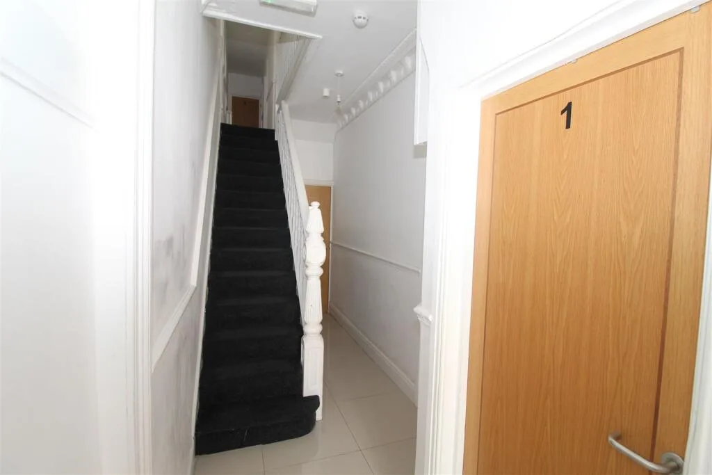6 bedroom house for rent