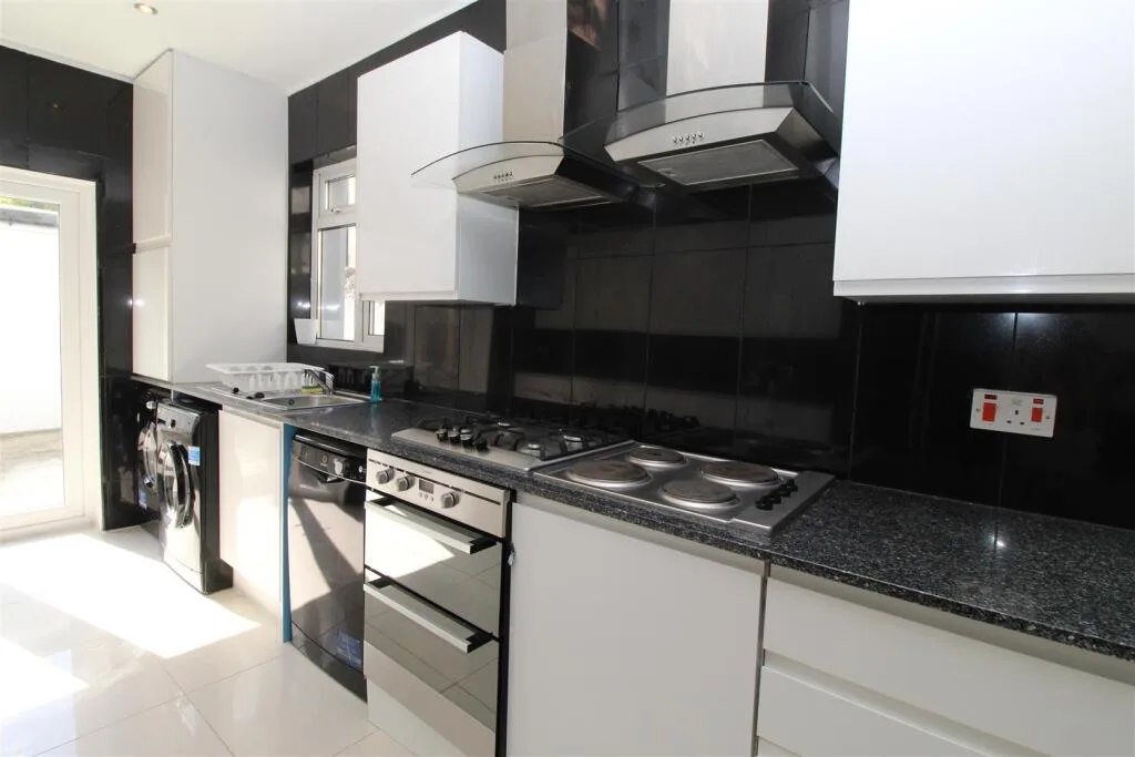 6 bedroom house for rent