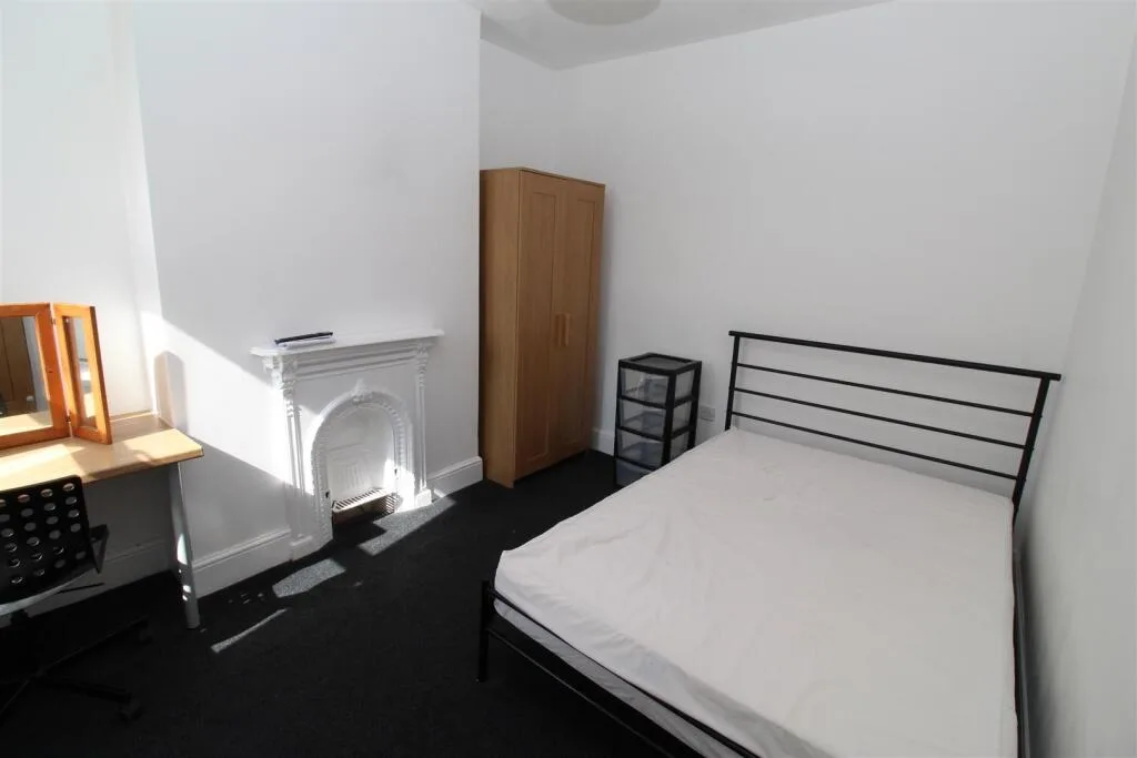 6 bedroom house for rent