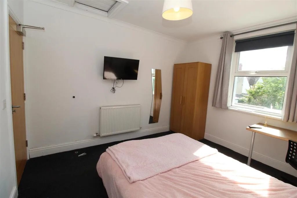 6 bedroom house for rent