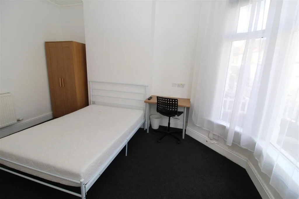 6 bedroom house for rent