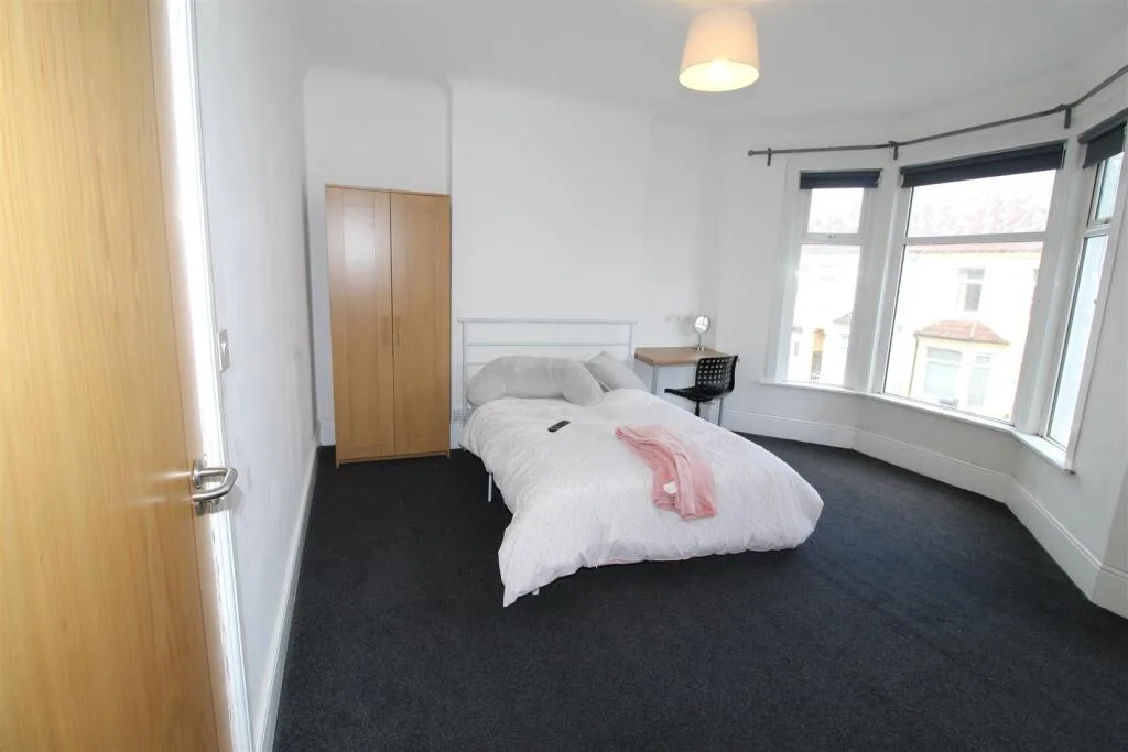 6 bedroom house for rent