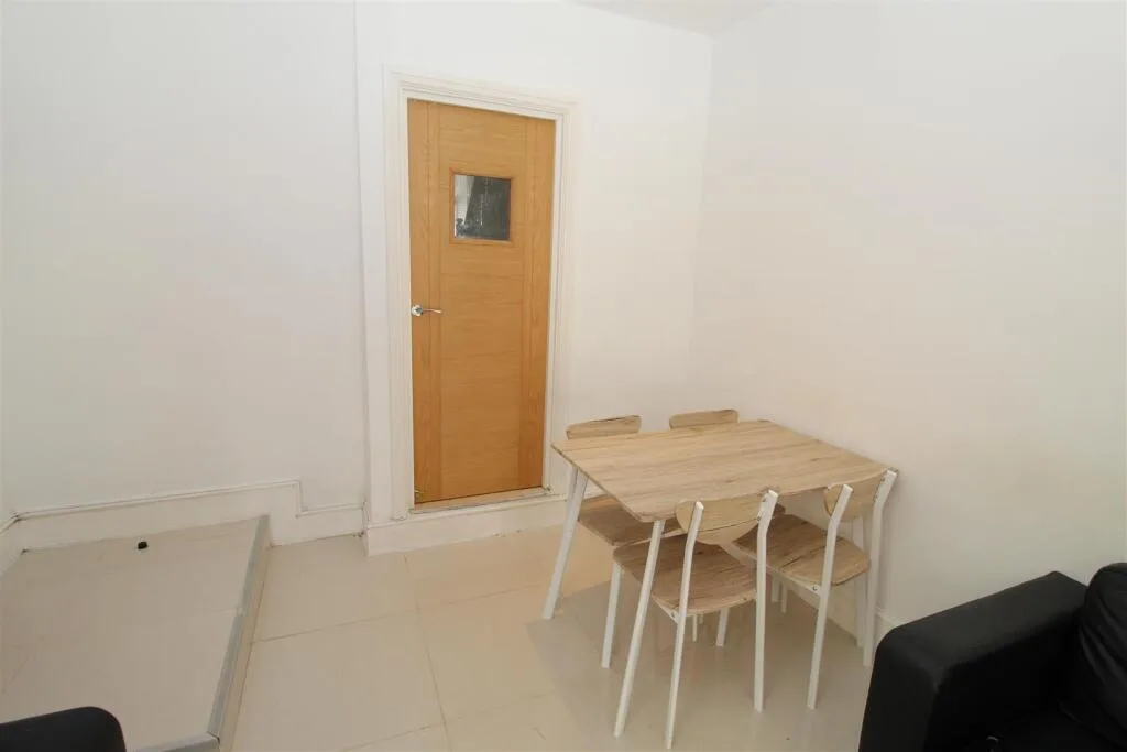 6 bedroom house for rent