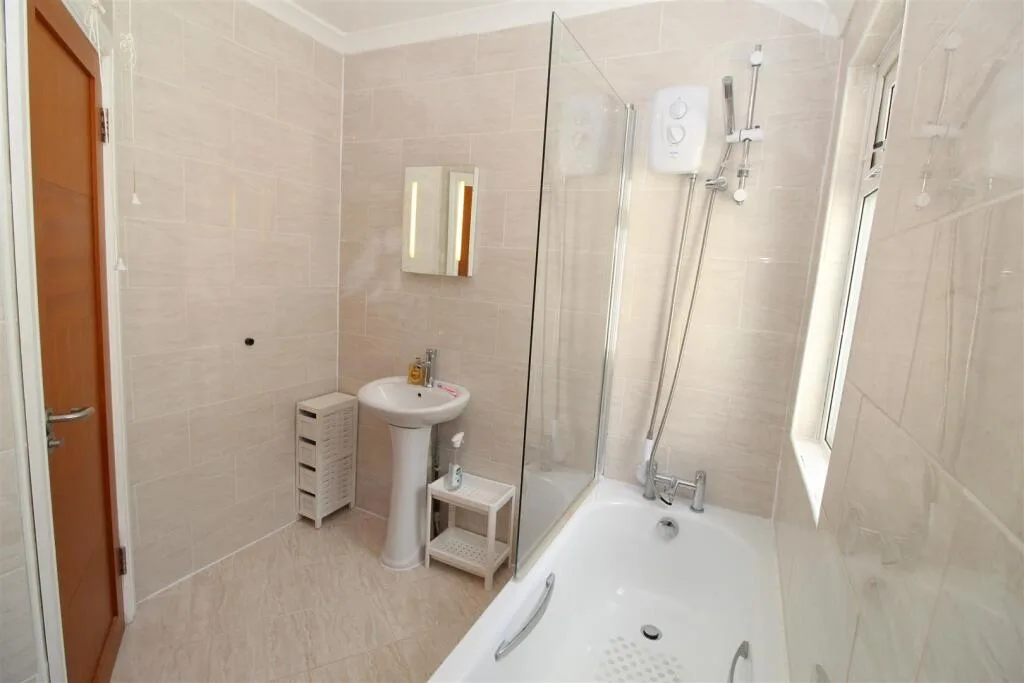 6 bedroom house for rent