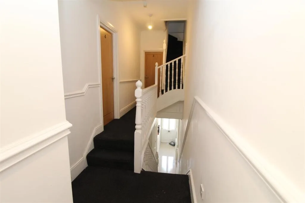 6 bedroom house for rent