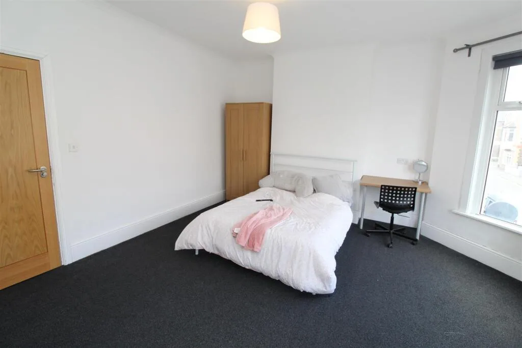 6 bedroom house for rent