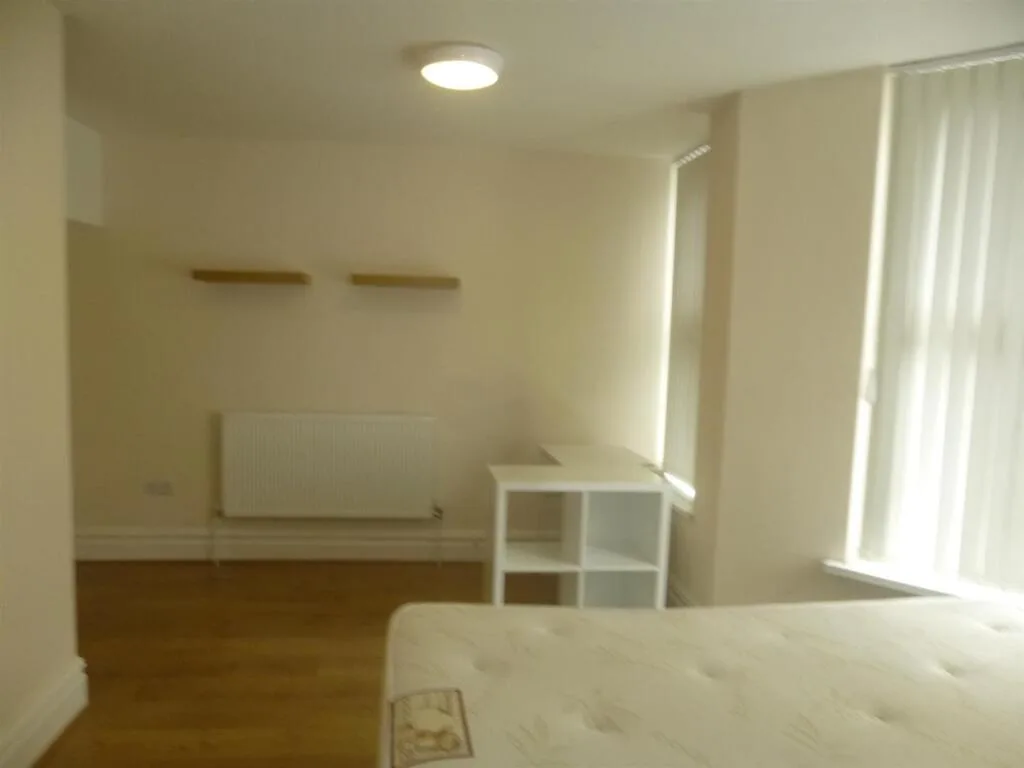 8 bedroom house for rent
