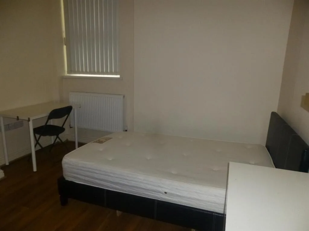 8 bedroom house for rent