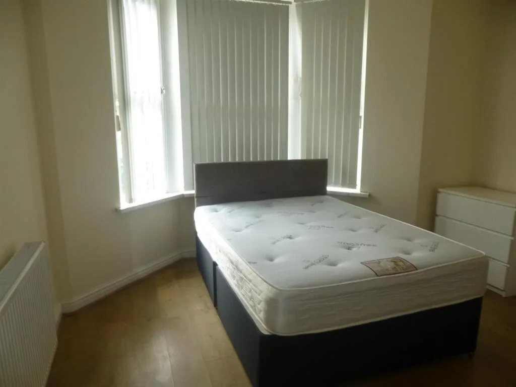8 bedroom house for rent