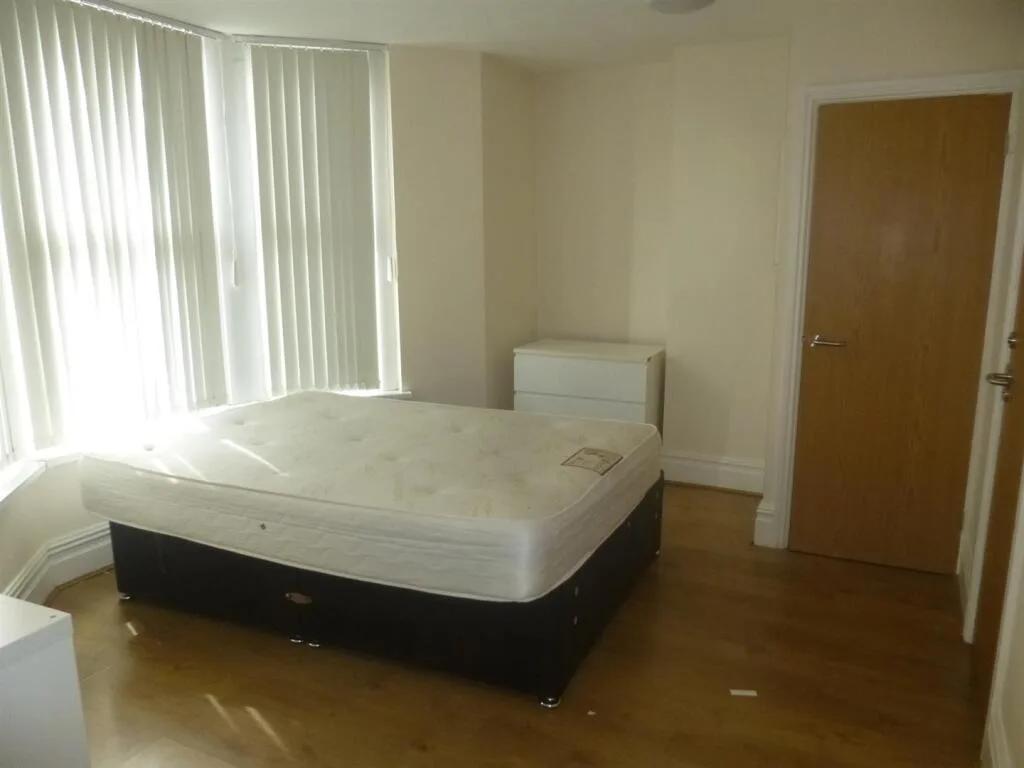 8 bedroom house for rent
