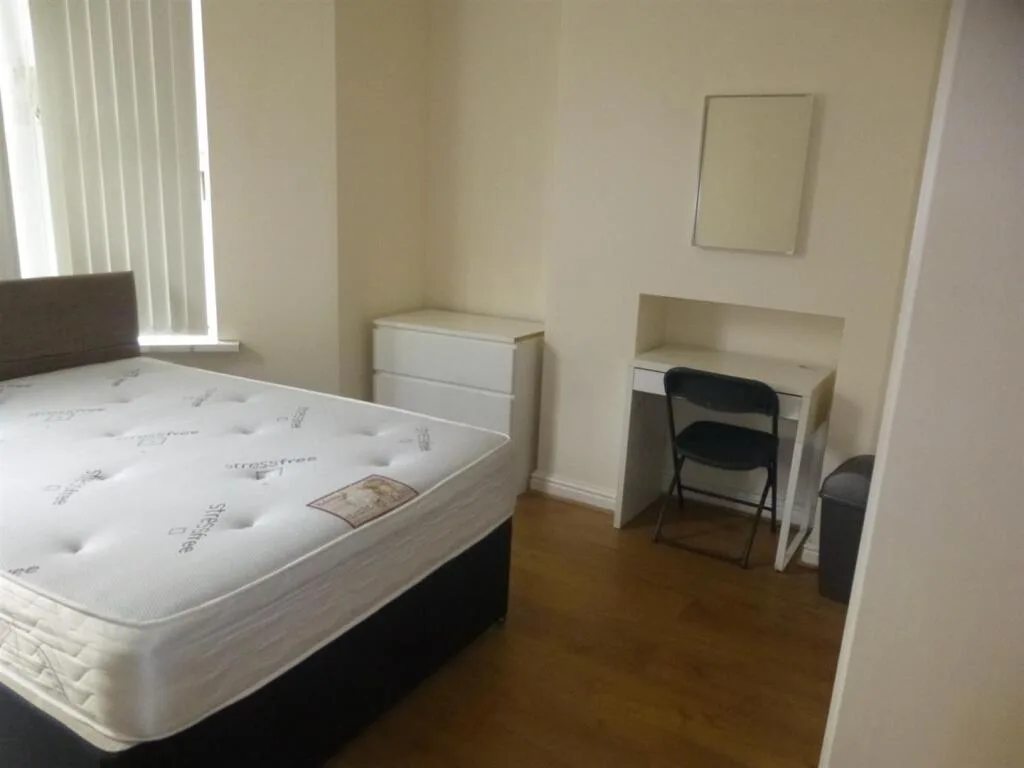 8 bedroom house for rent