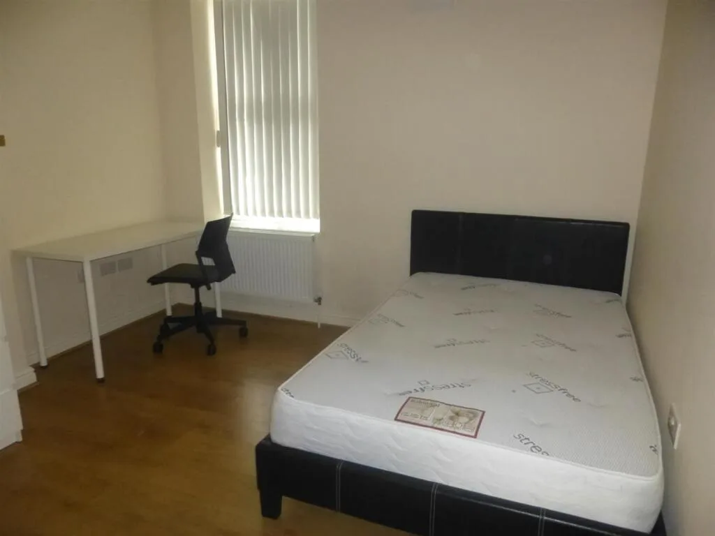 8 bedroom house for rent