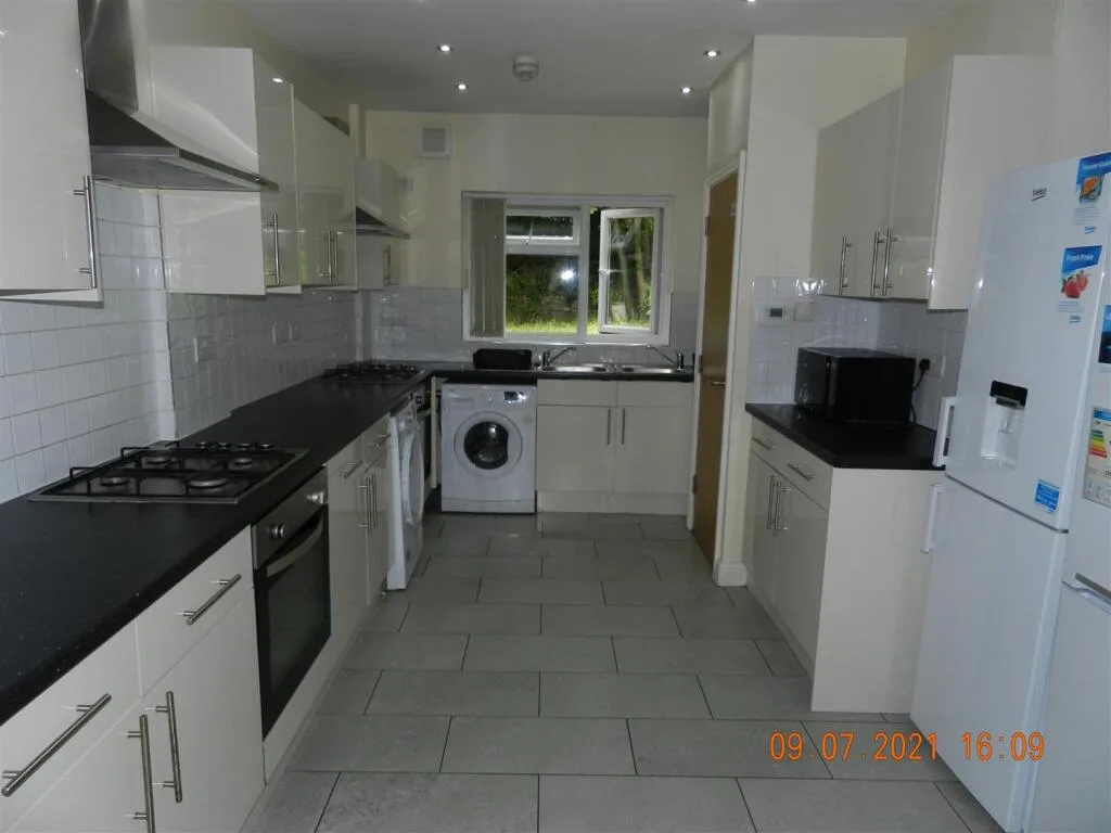 8 bedroom house for rent