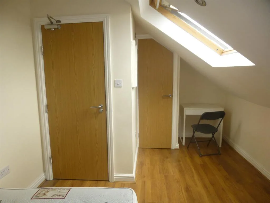 8 bedroom house for rent