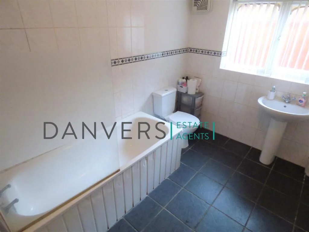 5 bedroom terraced house for rent