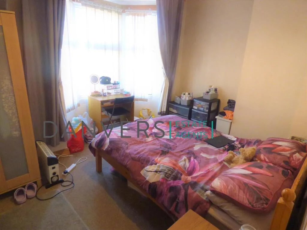5 bedroom terraced house for rent
