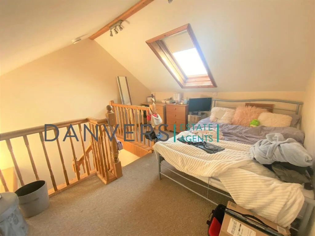 5 bedroom terraced house for rent