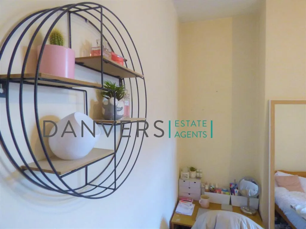 5 bedroom terraced house for rent