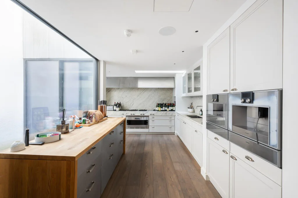 5 bedroom semi-detached house for rent