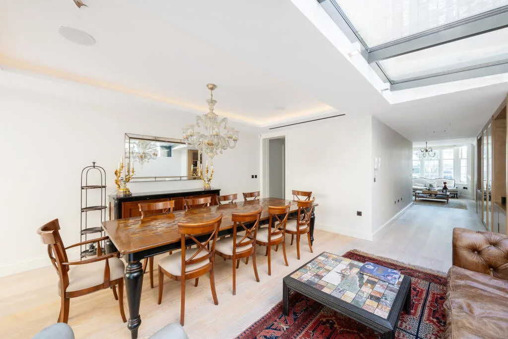 5 bedroom semi-detached house for rent