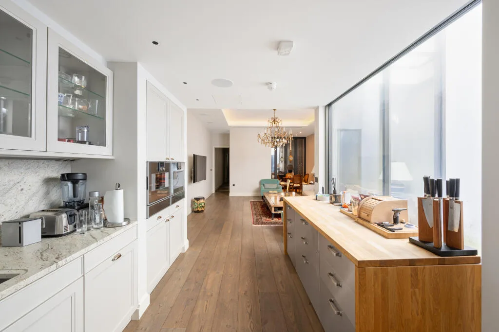 5 bedroom semi-detached house for rent
