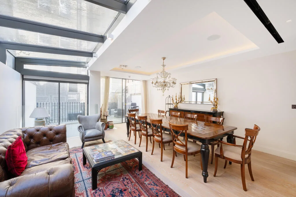 5 bedroom semi-detached house for rent