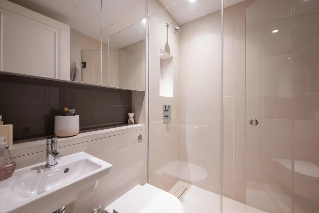 5 bedroom semi-detached house for rent
