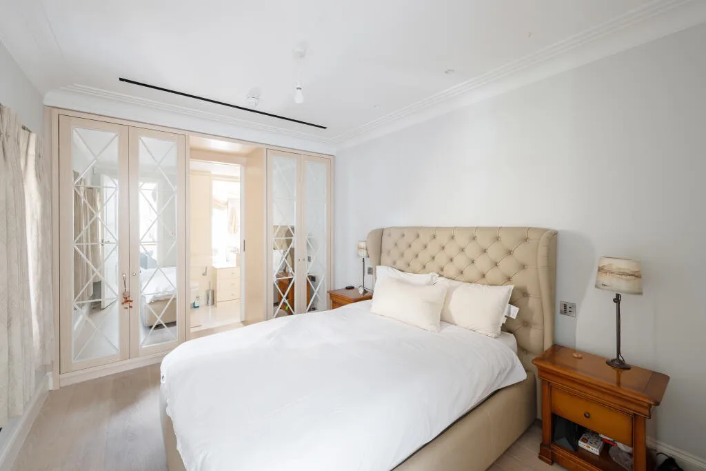5 bedroom semi-detached house for rent