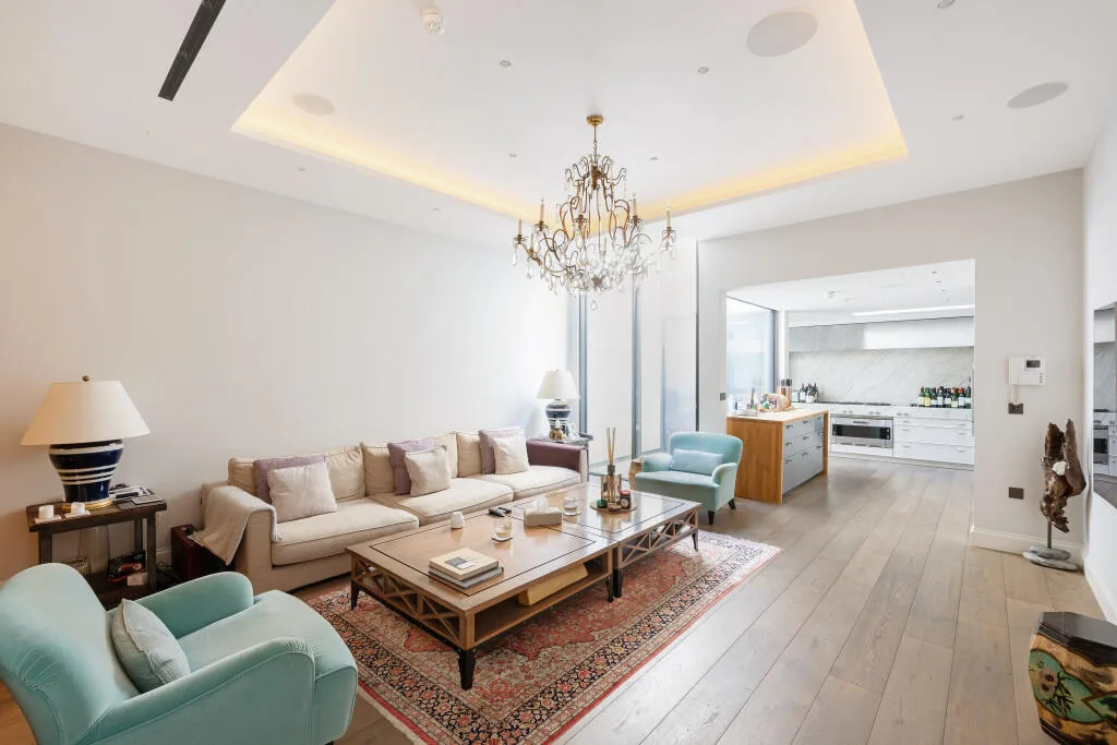 5 bedroom semi-detached house for rent