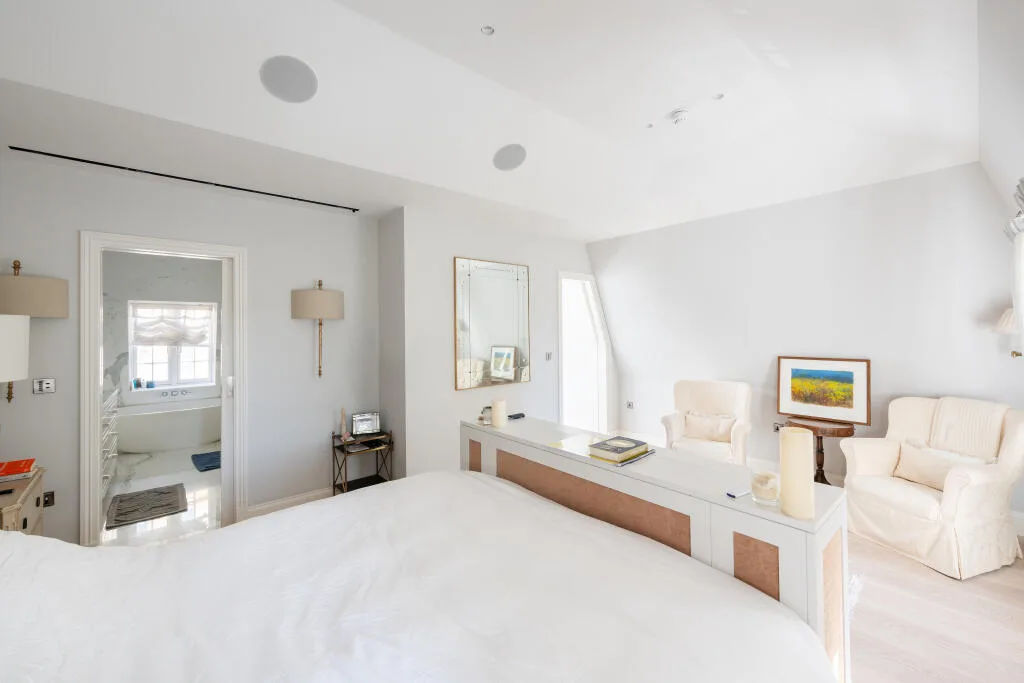 5 bedroom semi-detached house for rent