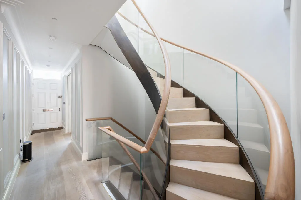 5 bedroom semi-detached house for rent