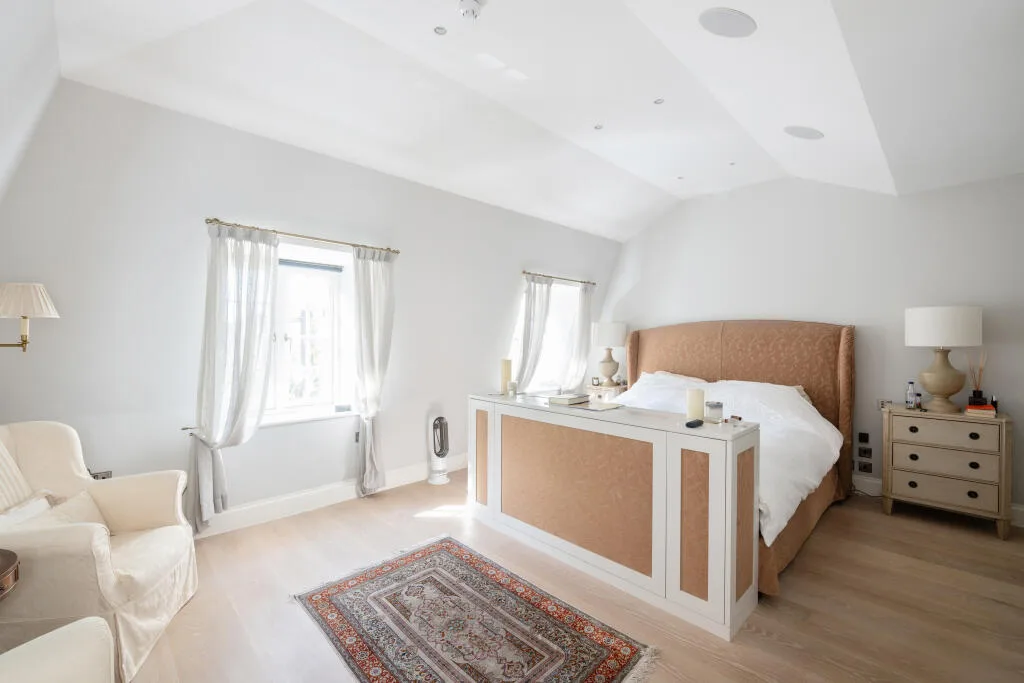 5 bedroom semi-detached house for rent