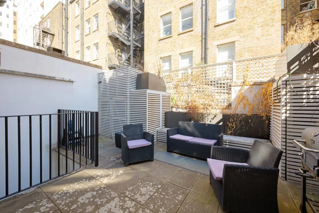 5 bedroom semi-detached house for rent