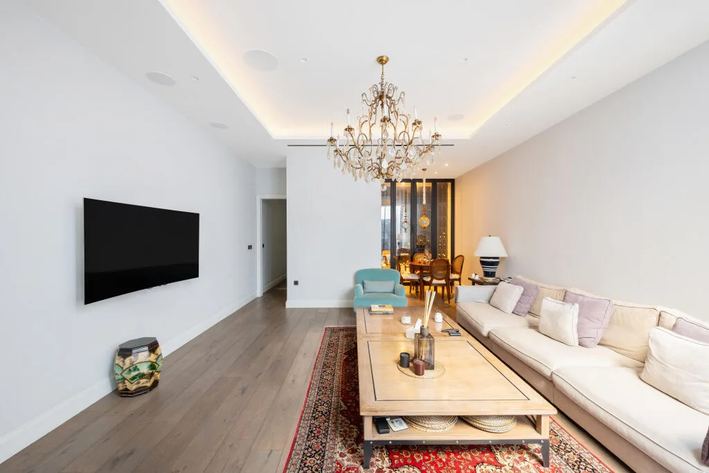 5 bedroom semi-detached house for rent