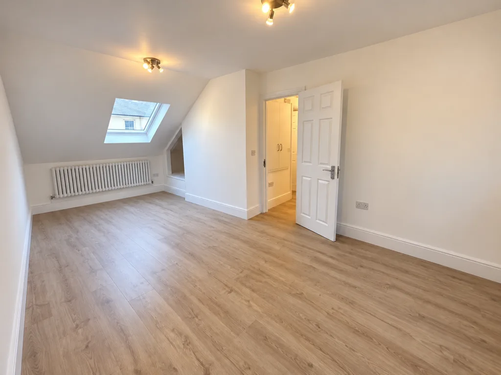 4 bedroom maisonette for rent