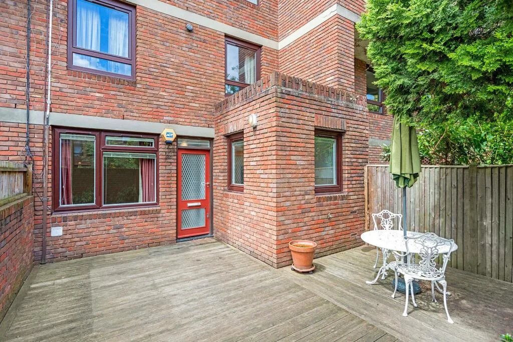 2 bedroom maisonette for rent