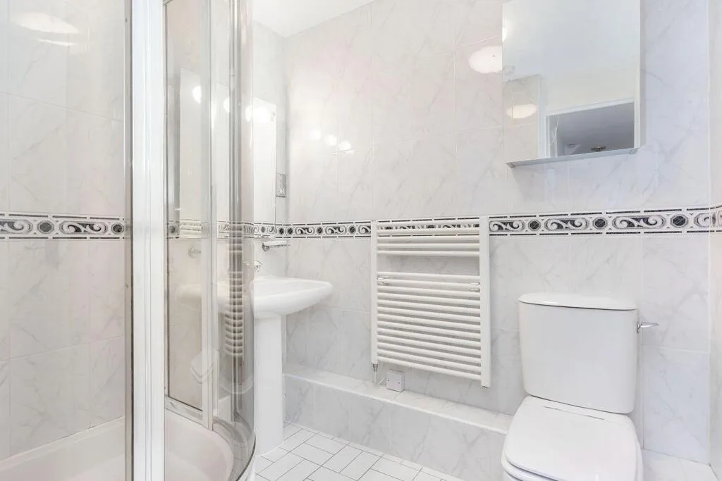 2 bedroom maisonette for rent