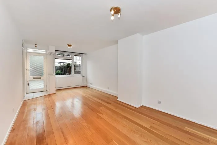2 bedroom maisonette for rent
