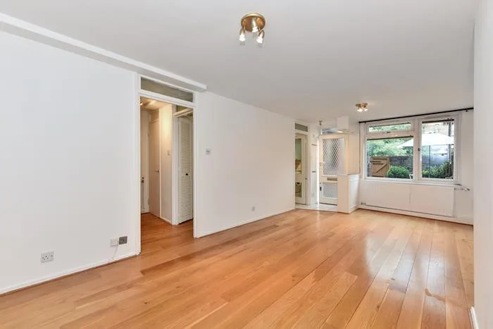 2 bedroom maisonette for rent