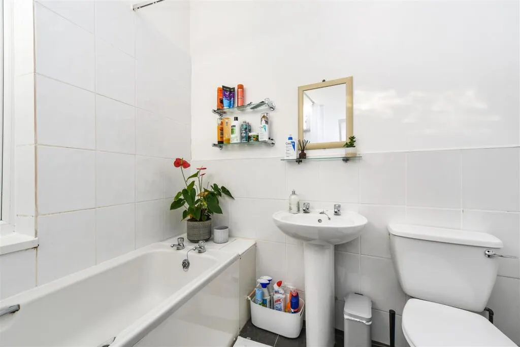 6 bedroom end of terrace house for rent