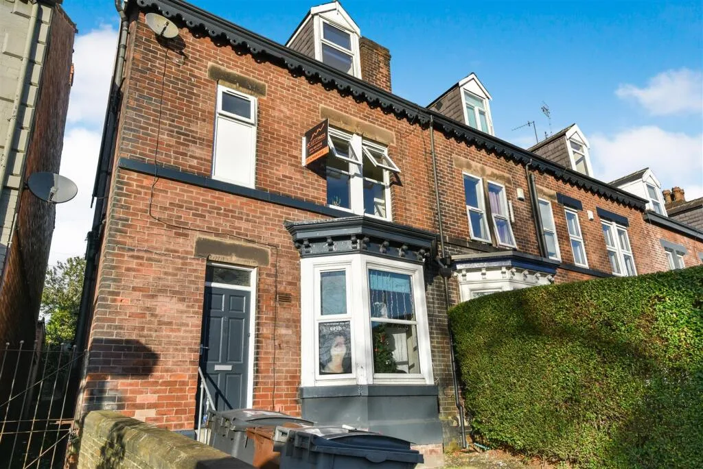 6 bedroom end of terrace house for rent