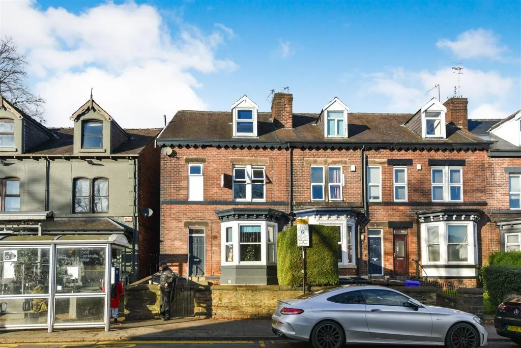 6 bedroom end of terrace house for rent