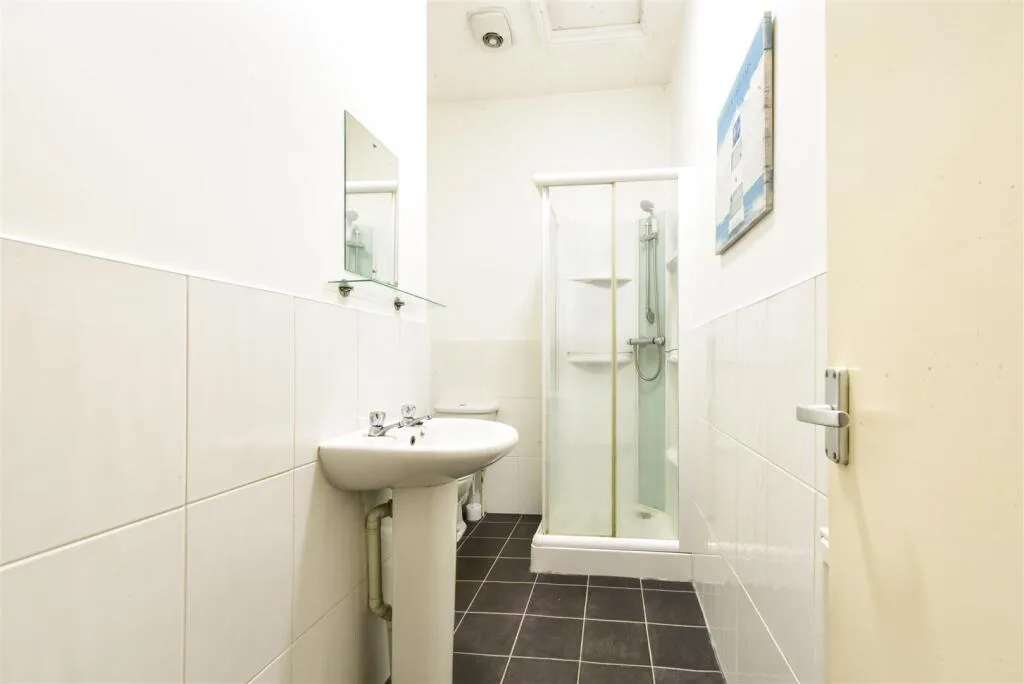 6 bedroom flat for rent